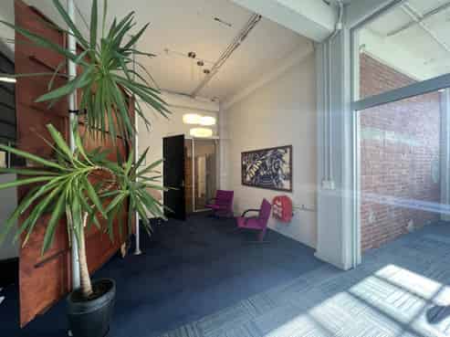Character, high stud Office 