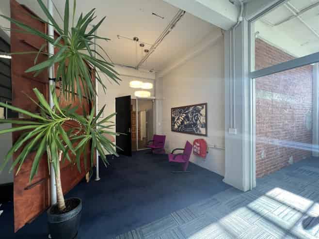 Character, high stud Office 