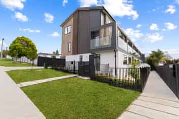 1/10 Fairclough Road, Beach Haven
