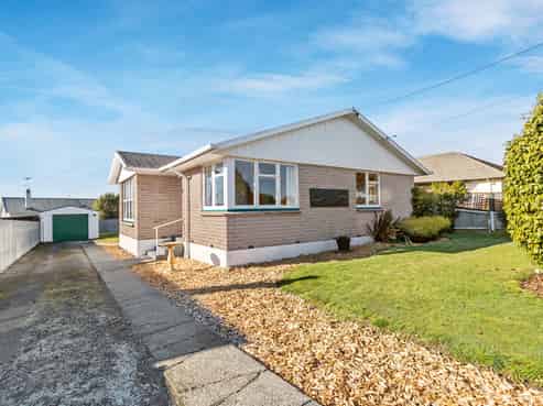 11 Usk Street, Marchwiel