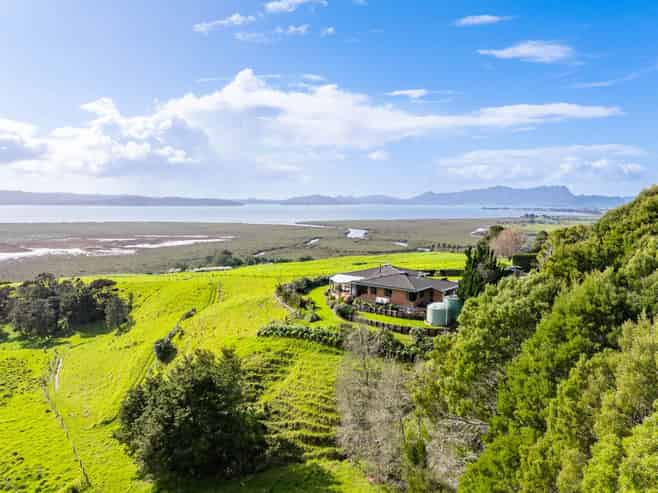 494 Takahiwai Road, One Tree Point