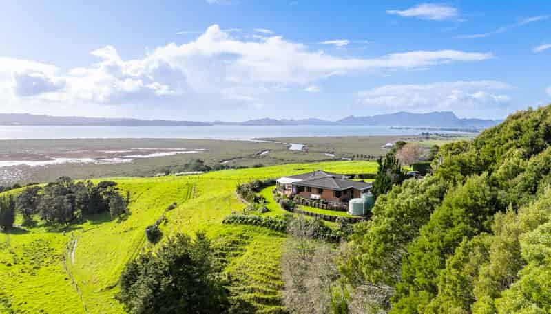 494 Takahiwai Road, One Tree Point
