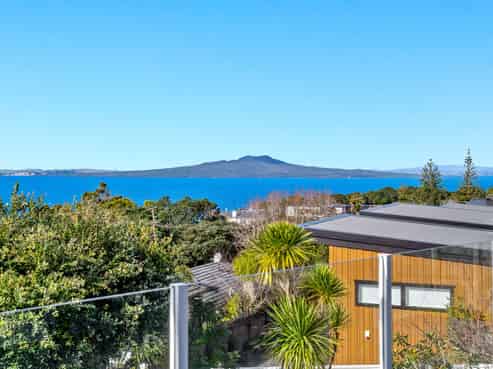 99 Aberdeen Road, Castor Bay