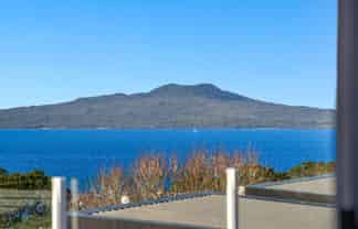 99 Aberdeen Road, Castor Bay