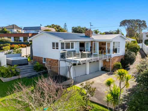 99 Aberdeen Road, Castor Bay
