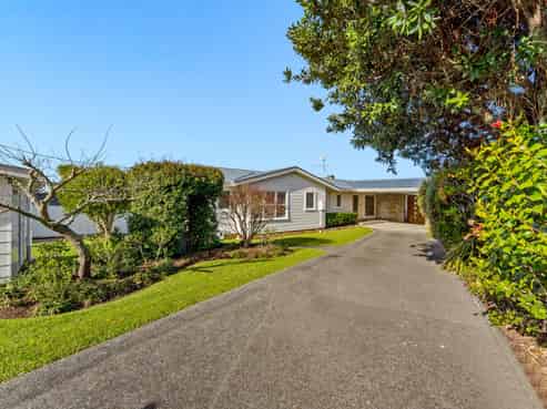 99 Aberdeen Road, Castor Bay