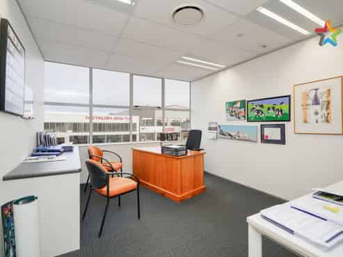 PREMIUM CBD OFFICE SUITE