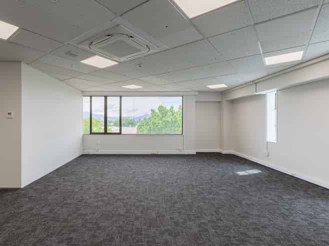 Bright, Central, Scenic: Your Dream Office Awaits