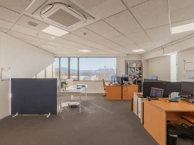 Bright, Central, Scenic: Your Dream Office Awaits