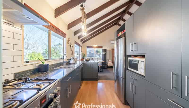 60 Larchmont Grove, Totara Park