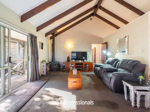 60 Larchmont Grove, Totara Park