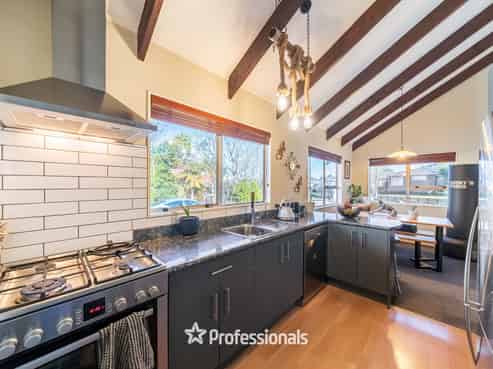 60 Larchmont Grove, Totara Park