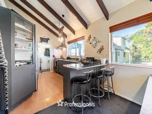 60 Larchmont Grove, Totara Park