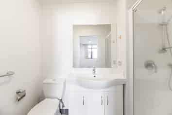 B602/176 Broadway, Newmarket