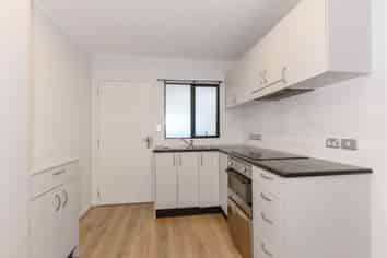 B602/176 Broadway, Newmarket