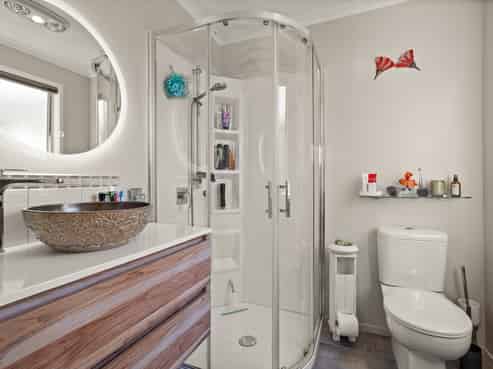 43 Seaview Road, Cable Bay