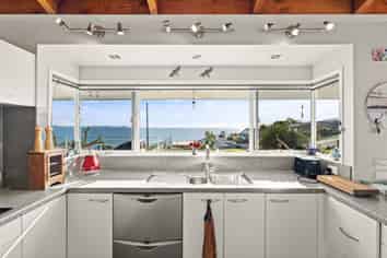 43 Seaview Road, Cable Bay