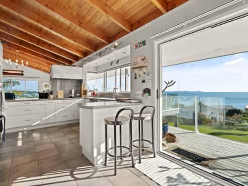 43 Seaview Road, Cable Bay