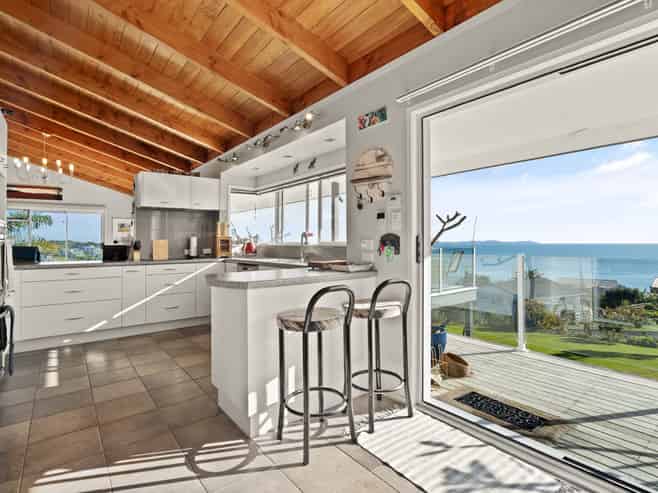 43 Seaview Road, Cable Bay