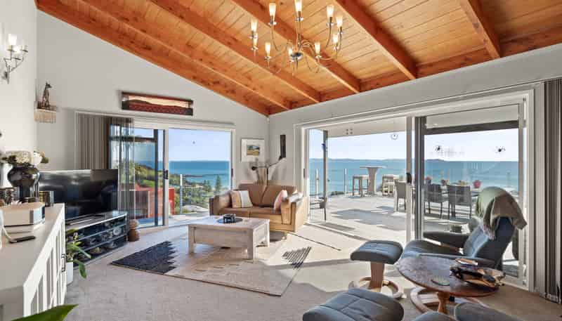 43 Seaview Road, Cable Bay
