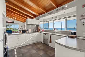 43 Seaview Road, Cable Bay