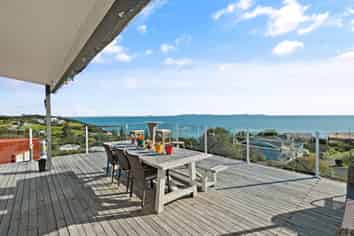 43 Seaview Road, Cable Bay