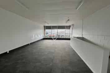TIDY 65M² ST HEILERS OFFICE WITH MEETING ROOM