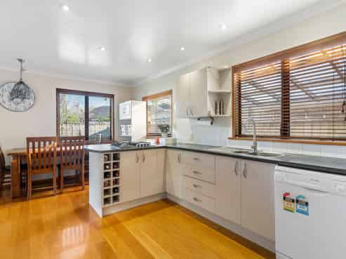6 Andrew Road, Howick