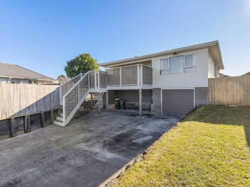 6 Andrew Road, Howick