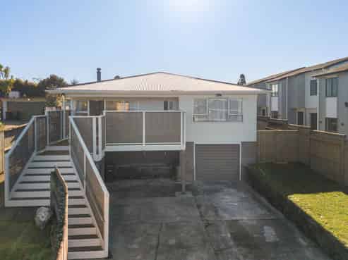6 Andrew Road, Howick
