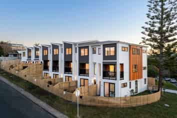 2/90 Stredwick Drive, Torbay