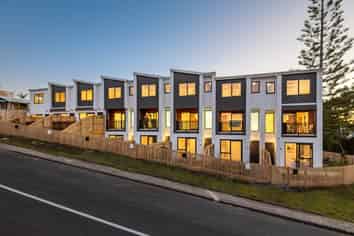 2/90 Stredwick Drive, Torbay