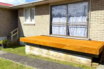 93 Hendry Avenue, Hillsborough