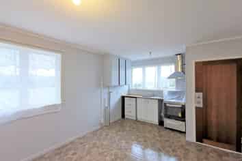 93 Hendry Avenue, Hillsborough