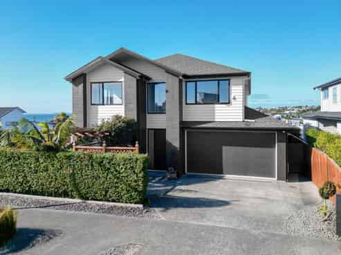 24 Bearing Parade, Long Bay