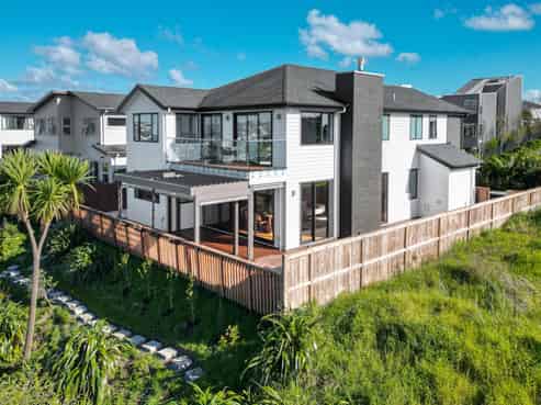 24 Bearing Parade, Long Bay