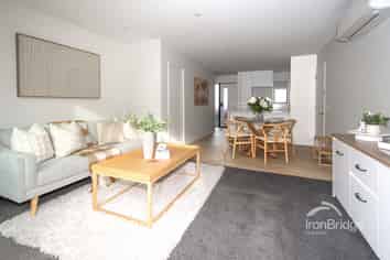 30E Hills Road, Edgeware
