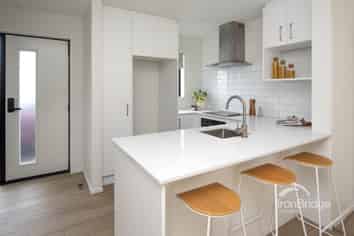 30E Hills Road, Edgeware