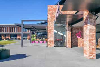 PREMIUM RESTAURANT OPPORTUNITY
