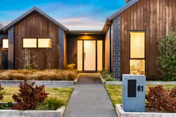 61 Queen Charlotte Drive, Aotea