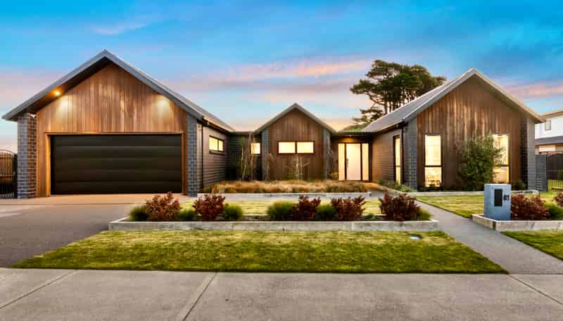 61 Queen Charlotte Drive, Aotea