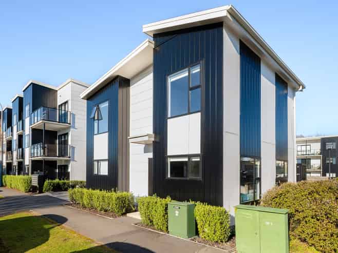 1/17 Vialou Street, Hamilton Central