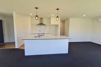 91  Oaks Drive, Lincoln