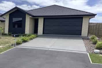 91  Oaks Drive, Lincoln