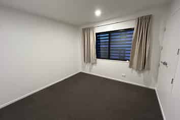 24 Ara Mara Hua , Henderson