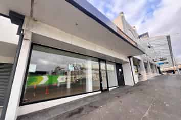 PREMIUM SHOWROOM OR OFFICE

