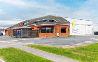 Modern Warehouse - Great Location