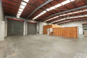 Modern Warehouse - Great Location