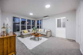21 Farnborough Crescent, Mangere