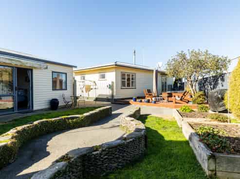 52 Clarence Cox Crescent, Pirimai